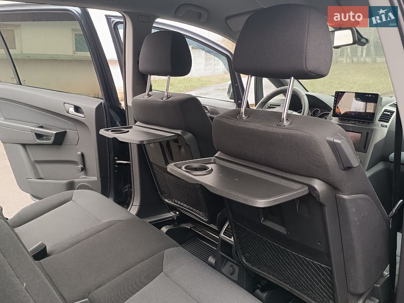 Минивэн Opel Zafira 2006 в Долине