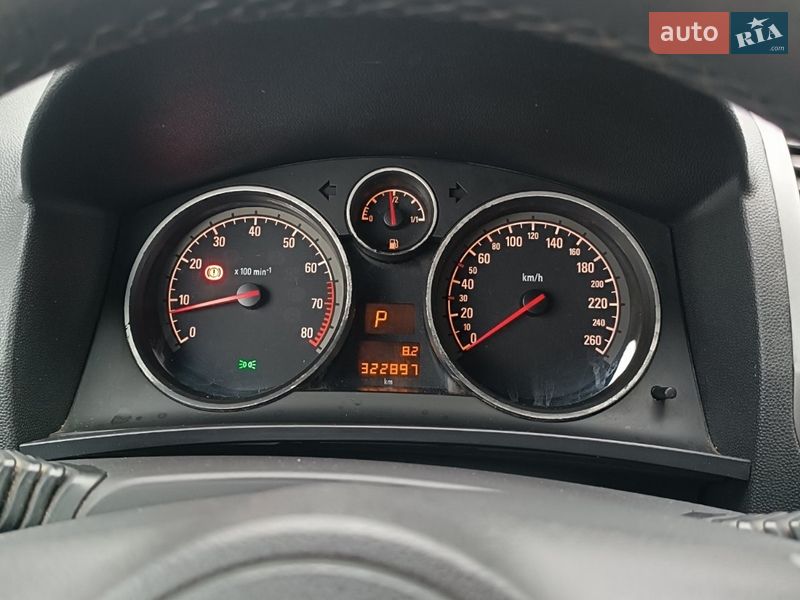 Минивэн Opel Zafira 2006 в Долине