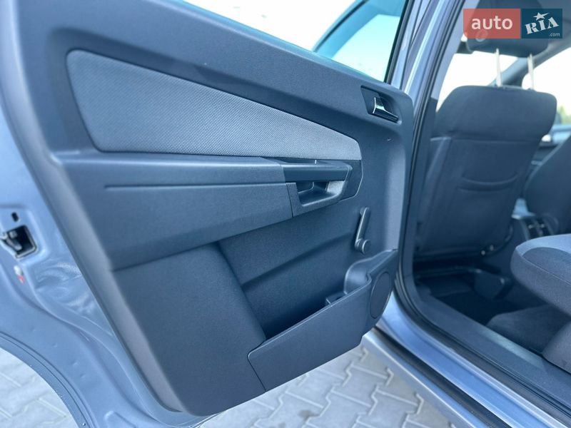 Минивэн Opel Zafira 2006 в Владимире