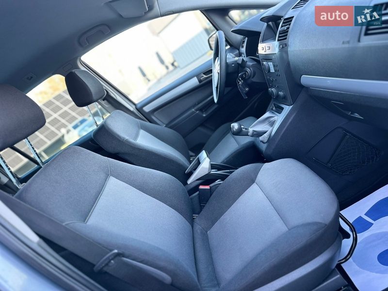 Минивэн Opel Zafira 2006 в Владимире