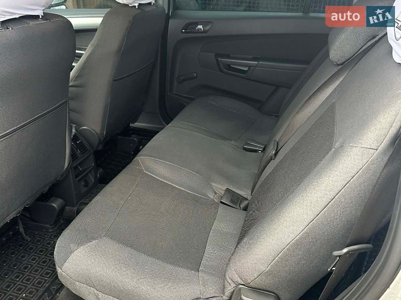 Мінівен Opel Zafira 2011 в Кам'янець-Подільському