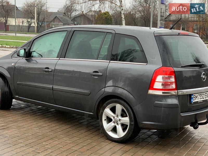 Мінівен Opel Zafira 2011 в Лебедині