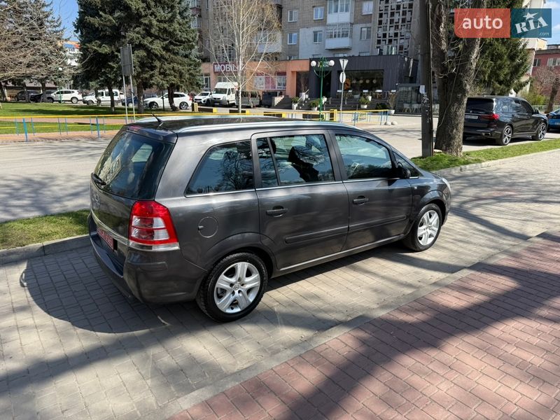 Минивэн Opel Zafira 2009 в Могилев-Подольске