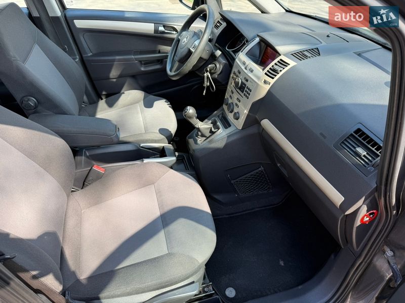 Минивэн Opel Zafira 2009 в Могилев-Подольске