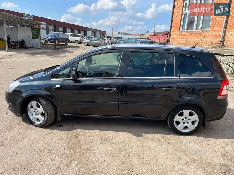 Минивэн Opel Zafira 2012 в Сумах