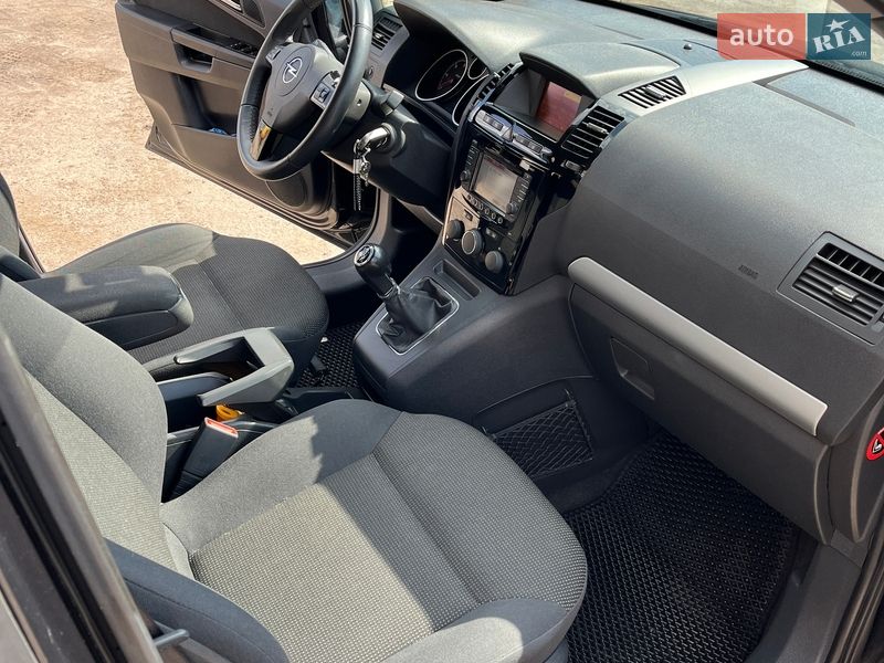 Минивэн Opel Zafira 2012 в Сумах