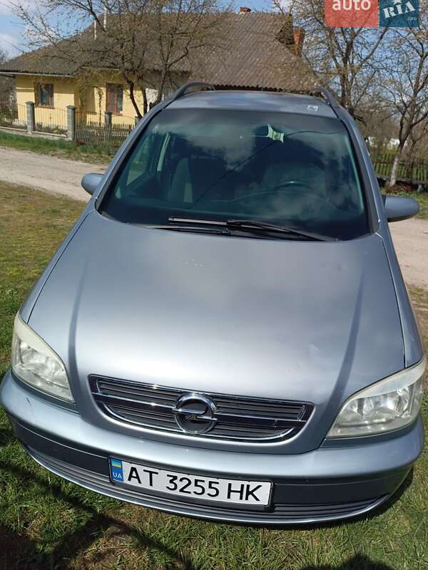 Мінівен Opel Zafira 2004 в Косові