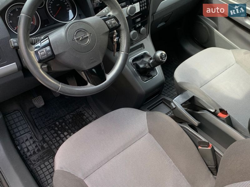 Мінівен Opel Zafira 2011 в Лебедині