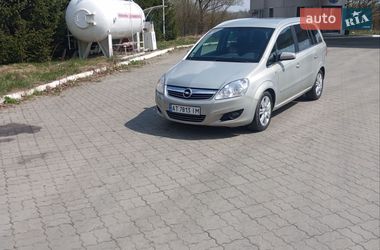 Минивэн Opel Zafira 2008 в Долине
