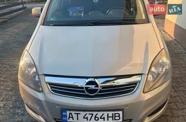 Минивэн Opel Zafira 2010 в Городенке