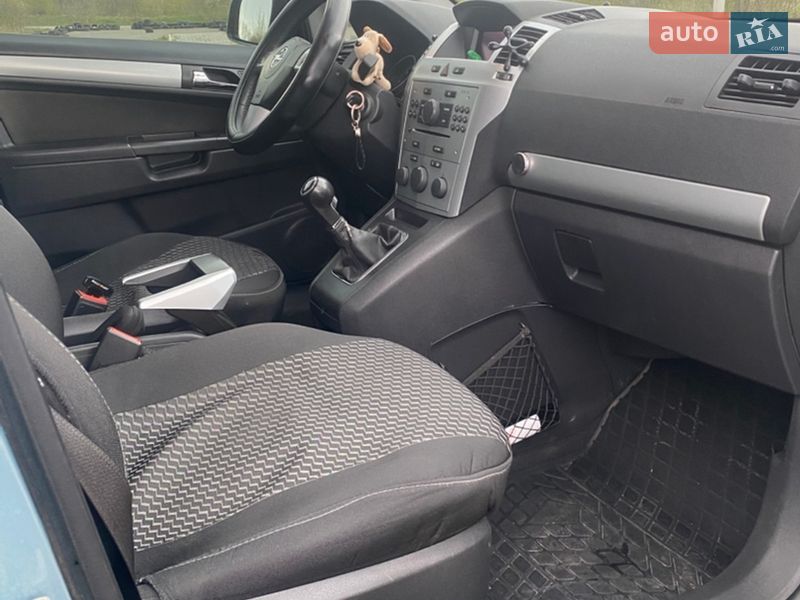 Минивэн Opel Zafira 2009 в Волочиске