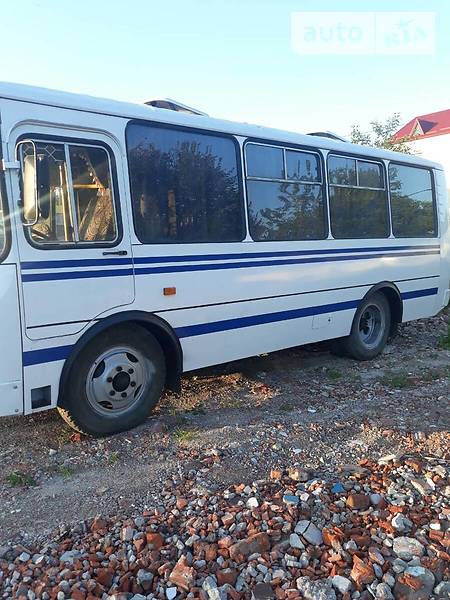 Пригородный автобус ПАЗ 3205 2005 в 