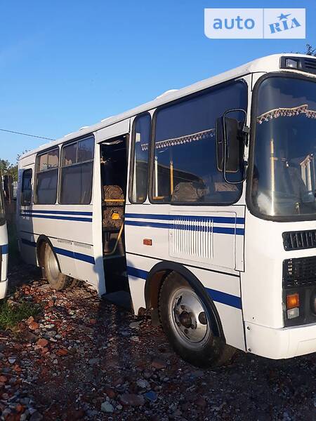 Приміський автобус ПАЗ 3205 2005 в Тернополі