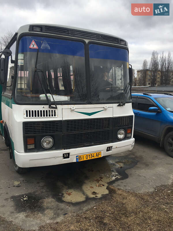Приміський автобус ПАЗ 3205 2006 в Кременчуці