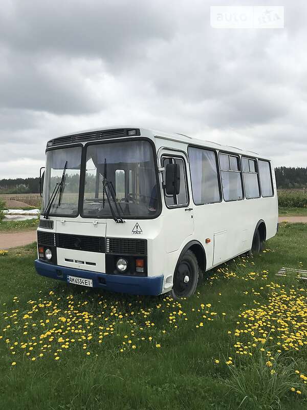 Пригородный автобус ПАЗ 3205 2005 в 