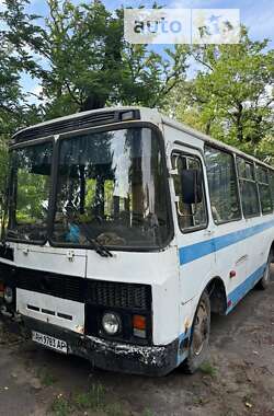 Міський автобус ПАЗ 3205 2005 в Дніпрі