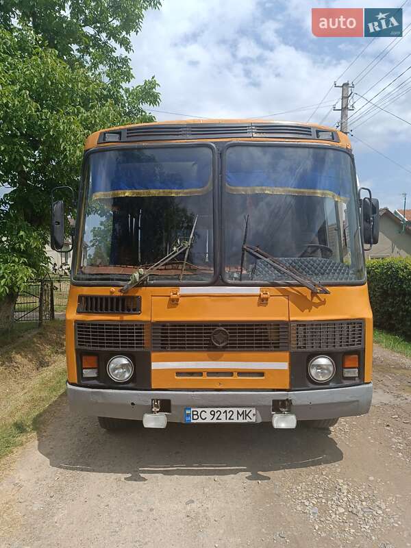 Пригородный автобус ПАЗ 3205 2003 в 