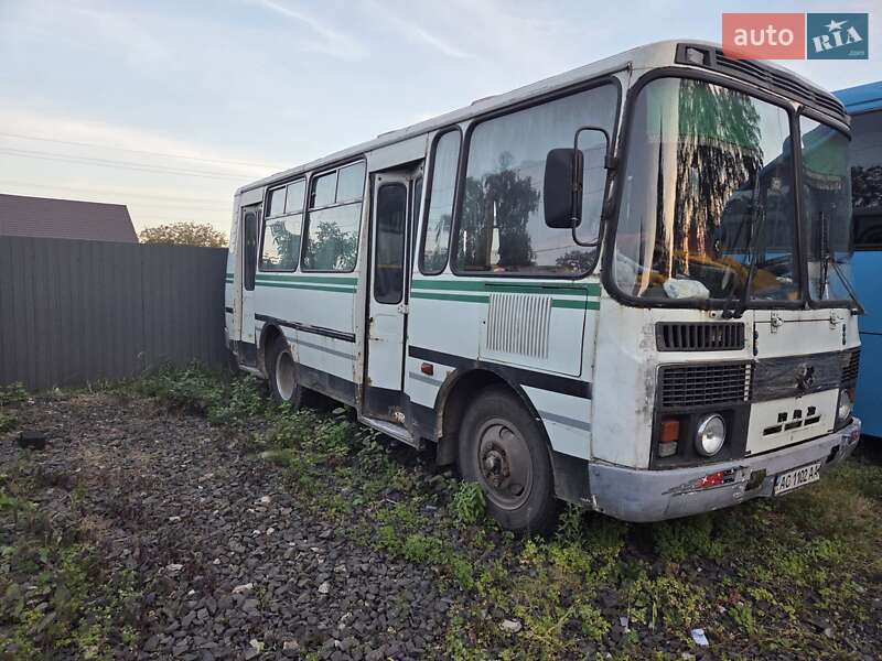 Приміський автобус ПАЗ 3205 2004 в Луцьку
