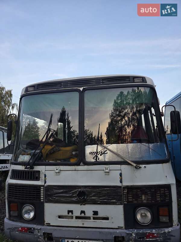 Приміський автобус ПАЗ 3205 2004 в Луцьку