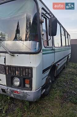 Приміський автобус ПАЗ 3205 2004 в Луцьку
