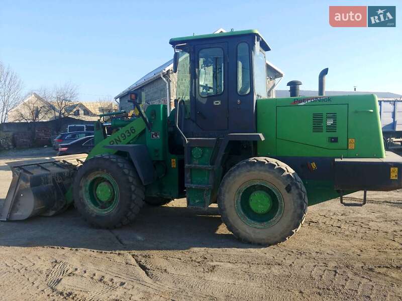 Фронтальный погрузчик PetroNick 936 2014 в Львове