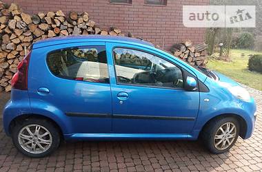 Хетчбек Peugeot 107 2013 в 