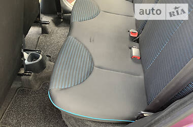 Хетчбек Peugeot 107 2012 в 