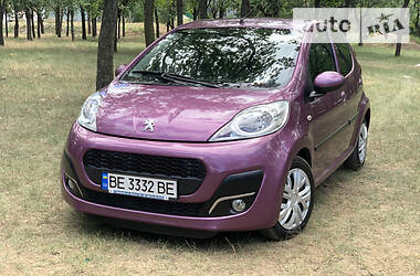 Хетчбек Peugeot 107 2012 в 