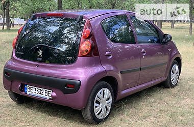 Хетчбек Peugeot 107 2012 в 