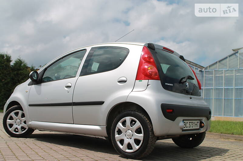 Хетчбек Peugeot 107 2011 в Дрогобичі