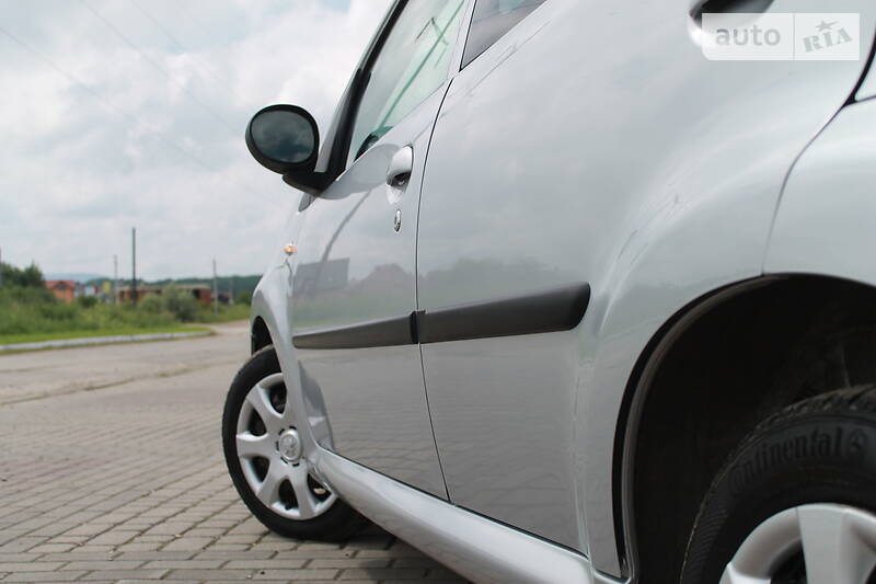 Хетчбек Peugeot 107 2011 в Дрогобичі