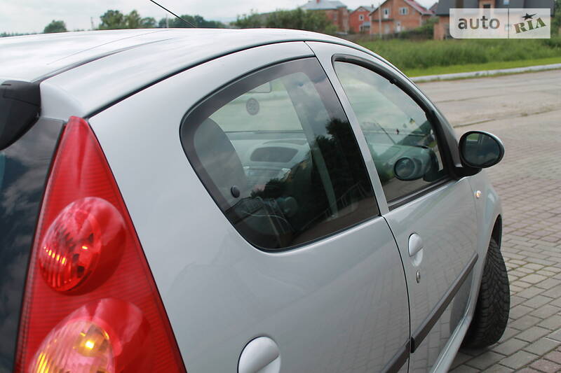 Хетчбек Peugeot 107 2011 в Дрогобичі