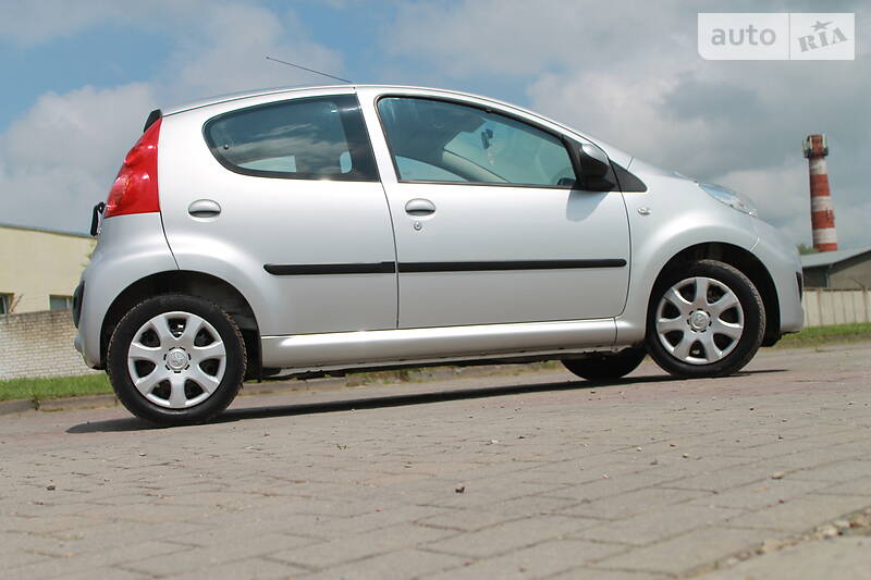 Хетчбек Peugeot 107 2011 в Дрогобичі