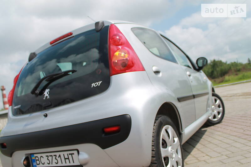 Хетчбек Peugeot 107 2011 в Дрогобичі