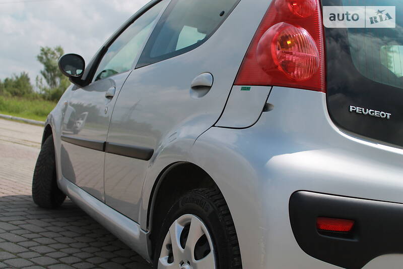 Хетчбек Peugeot 107 2011 в Дрогобичі