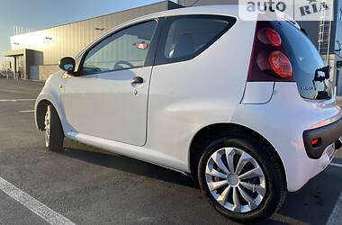 Хэтчбек Peugeot 107 2012 в Киеве