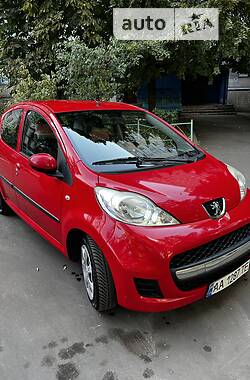 Хэтчбек Peugeot 107 2011 в Киеве