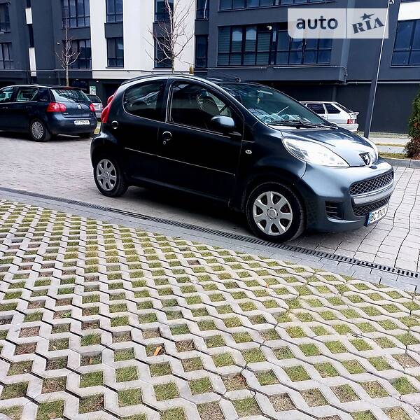 Хетчбек Peugeot 107 2010 в Івано-Франківську