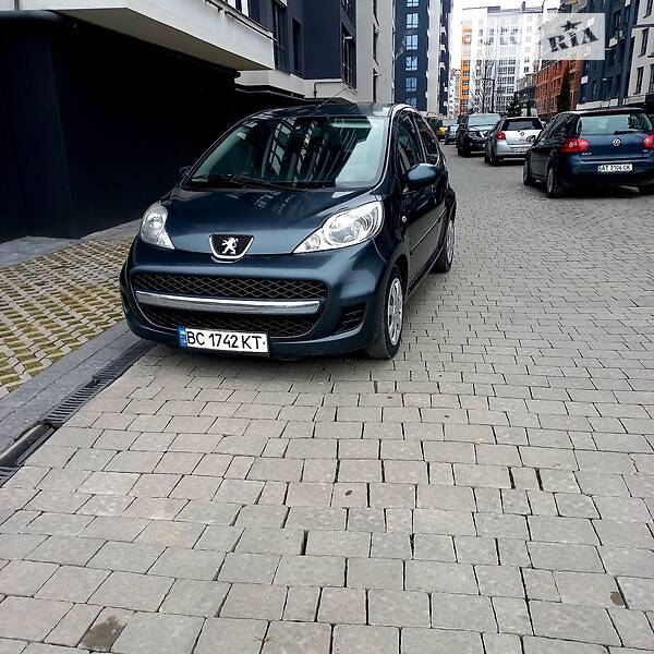 Хетчбек Peugeot 107 2010 в Івано-Франківську