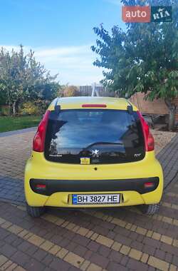 Хетчбек Peugeot 107 2011 в Южному