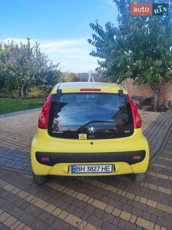 Хетчбек Peugeot 107 2011 в Южному