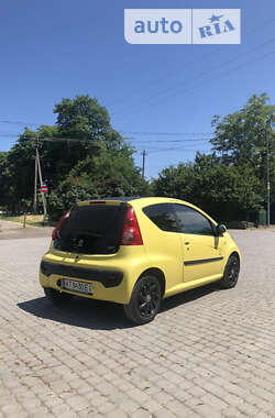 Хетчбек Peugeot 107 2006 в 