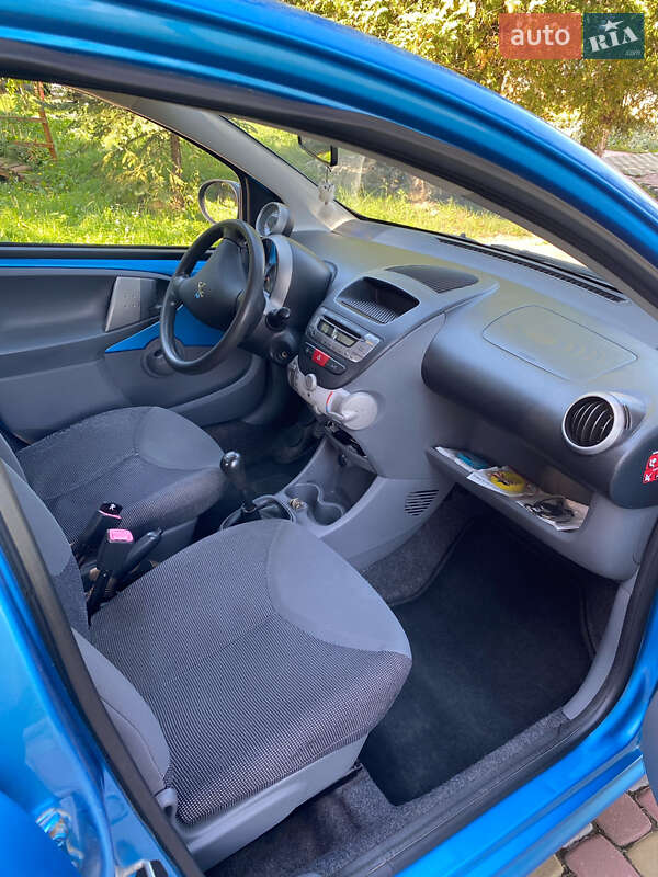 Хэтчбек Peugeot 107 2006 в Галиче