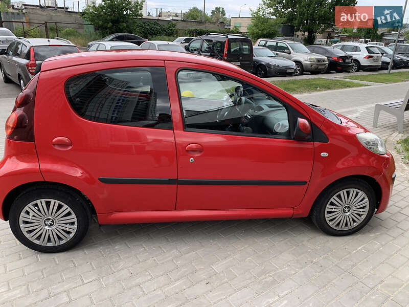 Хэтчбек Peugeot 107 2012 в Киеве