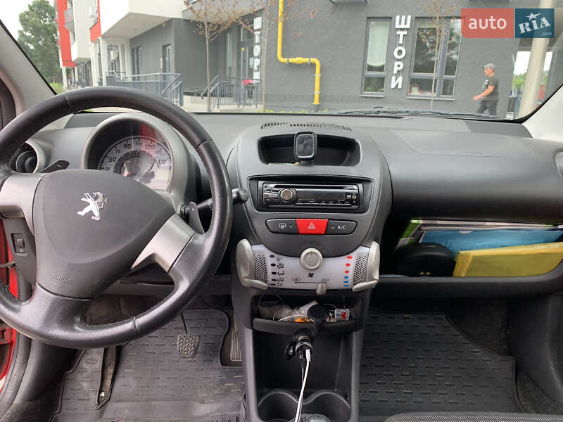 Хэтчбек Peugeot 107 2012 в Киеве