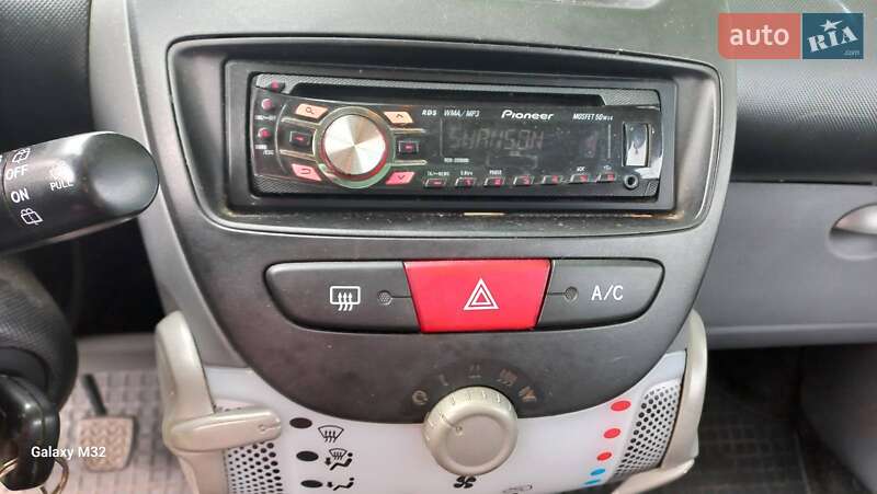 Хэтчбек Peugeot 107 2012 в Чернигове