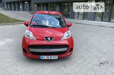 Хетчбек Peugeot 107 2011 в Новояворівську