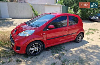 Хетчбек Peugeot 107 2011 в 