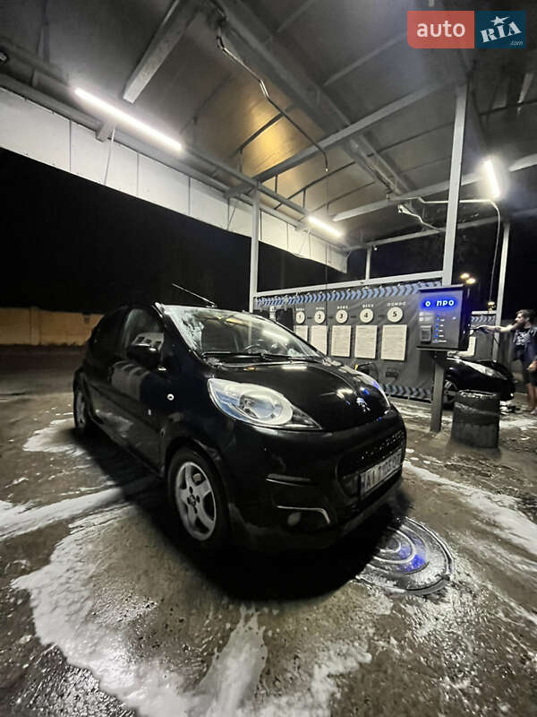 Хетчбек Peugeot 107 2012 в Києві