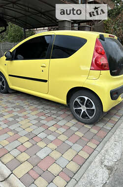 Хэтчбек Peugeot 107 2011 в Запорожье